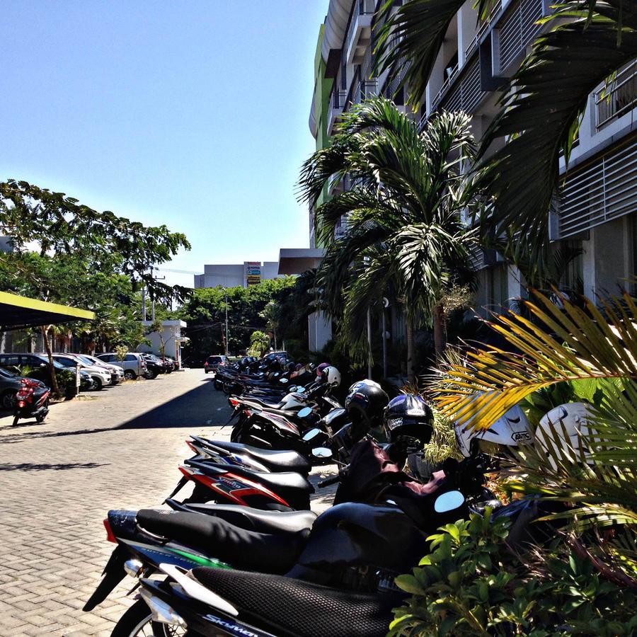 Greensa Inn Surabaya Exterior foto