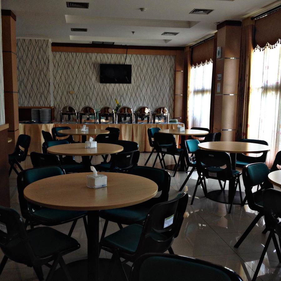 Greensa Inn Surabaya Exterior foto