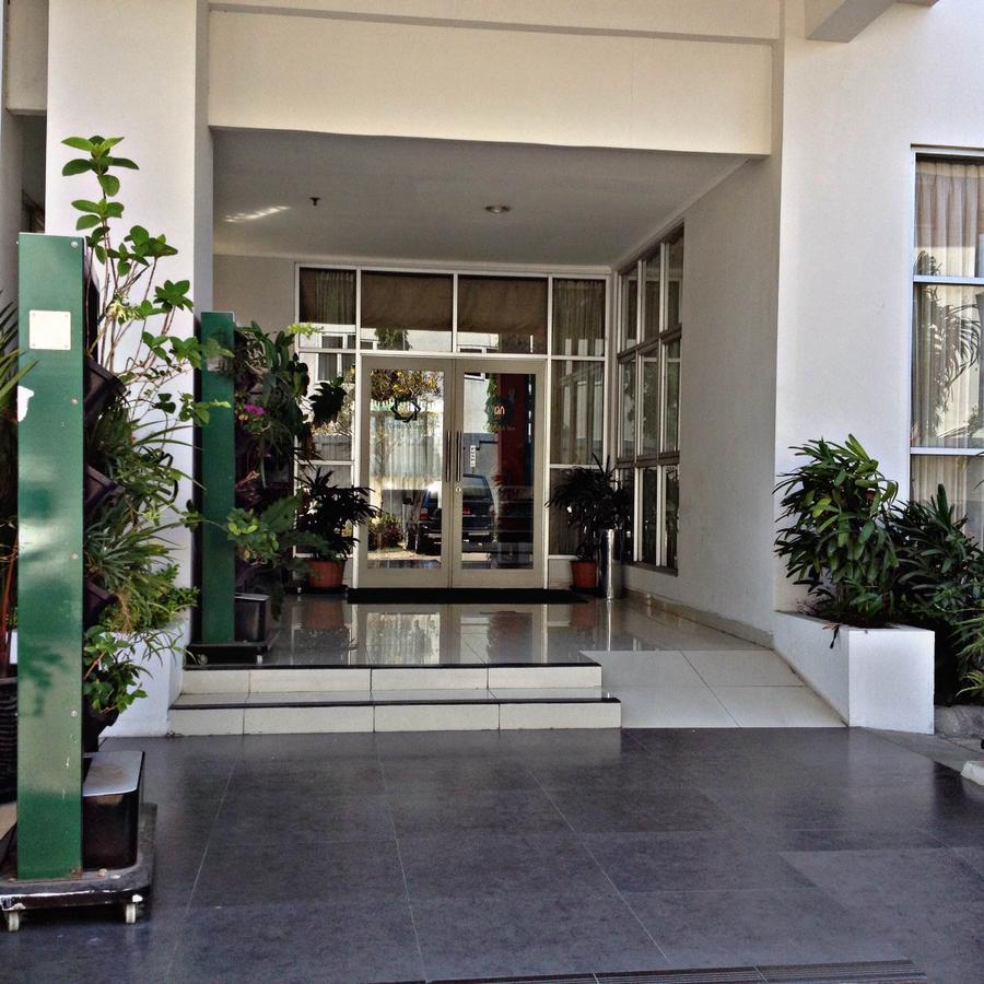 Greensa Inn Surabaya Exterior foto