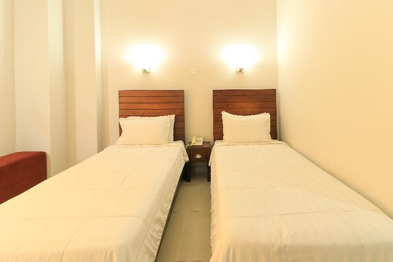 Greensa Inn Surabaya Exterior foto